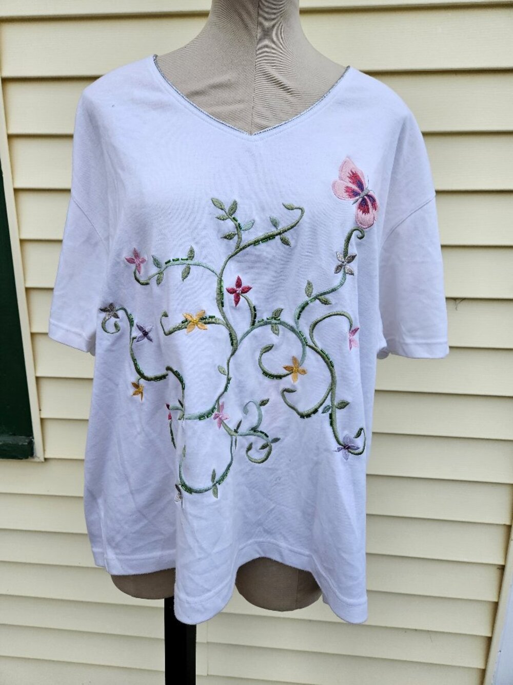 Women's Vintage At Ease Embroidered/Beaded Flowers Butterfly Shirt - Size 2XL